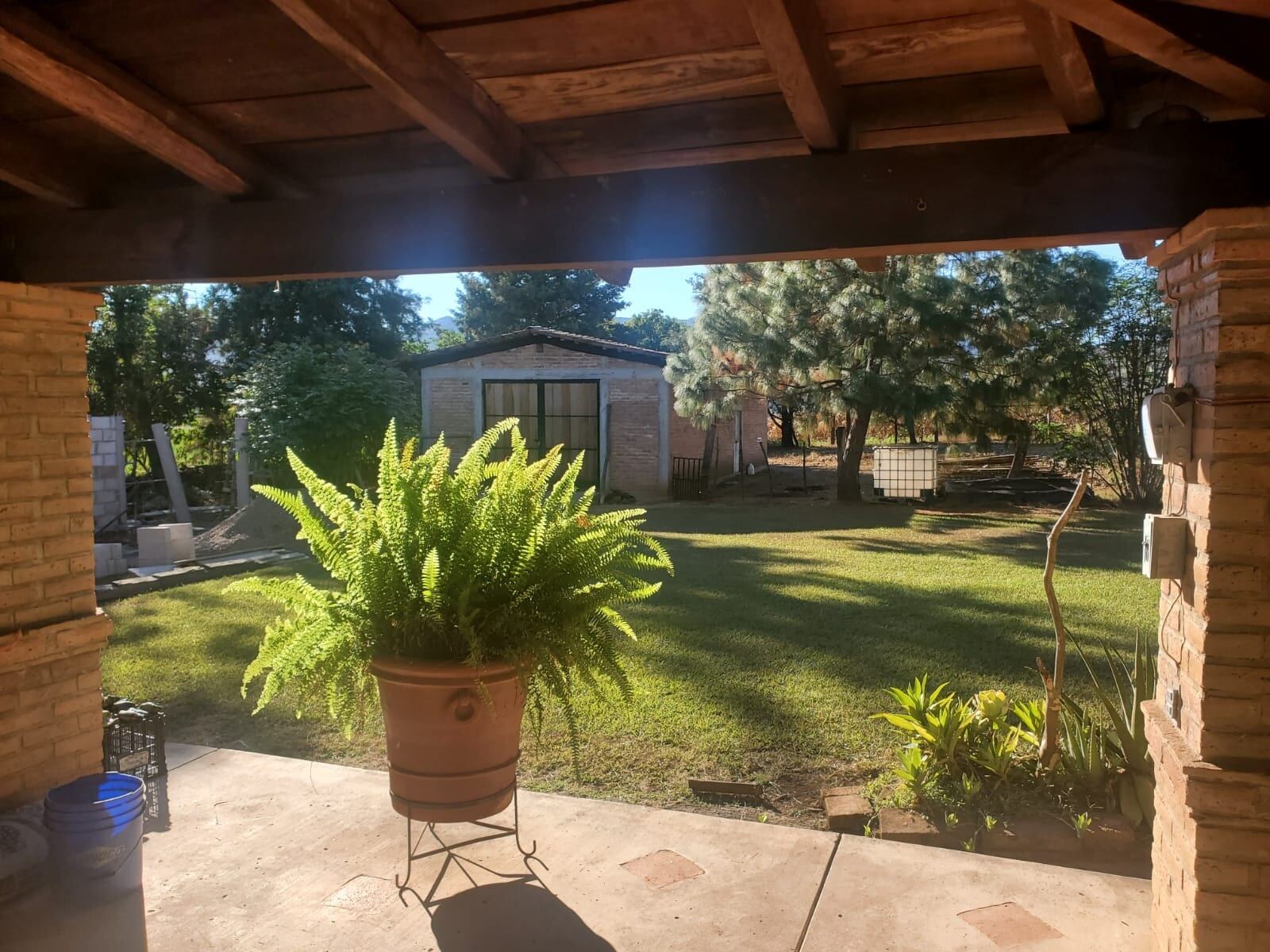 Terraza y jardín de la propiedad